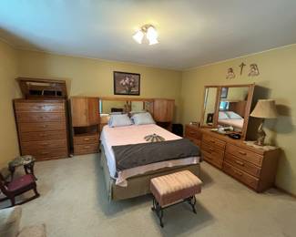 Oak bedroom furniture 