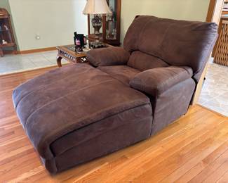 Very nice comfortable suede lounge chair 
