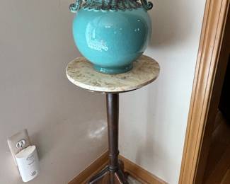 Plant stand and vase