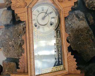 Mantel clock
