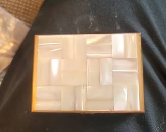 Shell top compact/music box