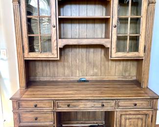 Havarty's Avondale Desk with Hutch