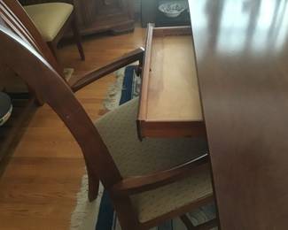 Ethan Allen dining room table was 1 drawer at each end of table