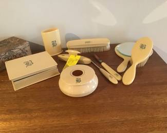 Vintage celluloid dresser set (old family set)
