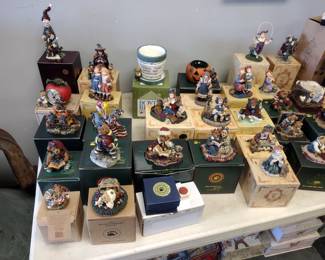 Boyd's bears and friends large collection