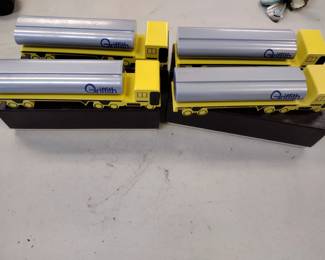 Vintage Griffith. Oil paperweight.