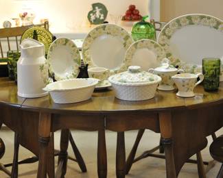 Metlox Poppytrail Daisy - large excellent set with many serving pieces
