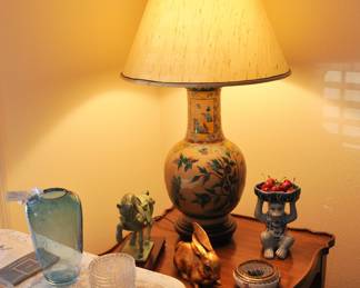 Drexel Rappaport table with very fine lamp and accessories