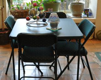 Very nice cardtable and chairs