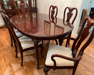 Dining room table 6 chairs with two leaves $495