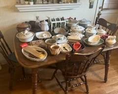 Kitchen table & 8 chairs