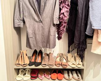 Size 7.5 Women's Shoes.