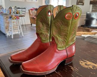 Size 12 Men's Cowboy Boots. Photo 1 of 2.