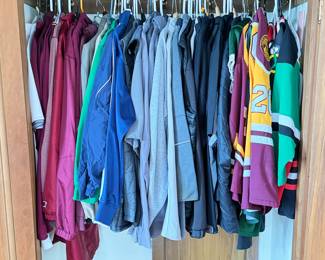 Sports / Athletic Tops & Jerseys.