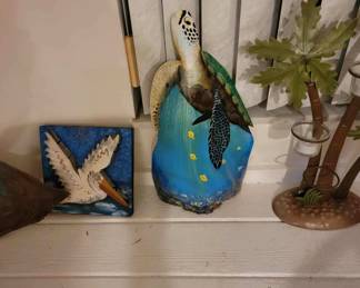 Various marine life decor