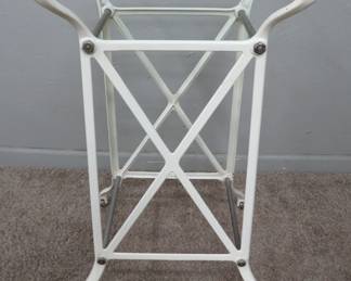 Scientific instrument table