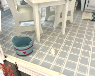 White mouse in the house 