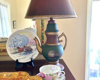 Teapot lamp, 
