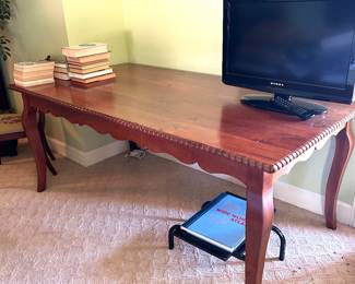 Nice farm table 