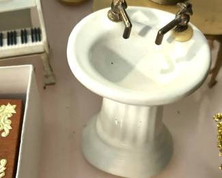 Porcelain pedestal sink