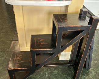 Shelf/step stool 