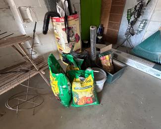 Garden potting soils and fertilizer 