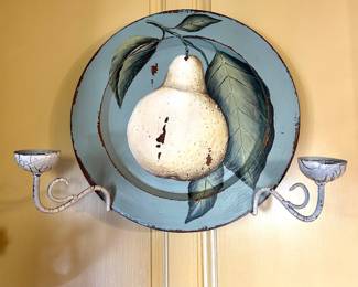 Wooden plate with candleholder rack 