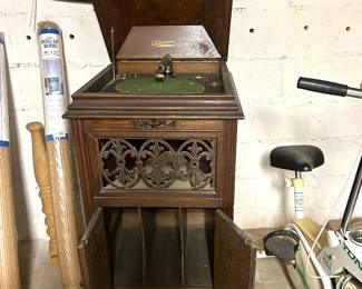 Old victrola 