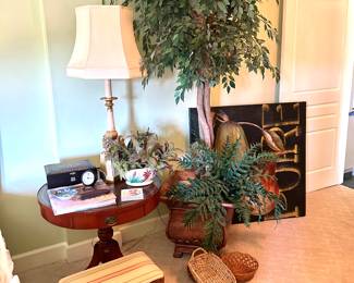 Artificial tree, basket, 
