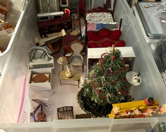Fine miniature furniture 