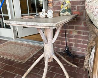 Tree stump table 