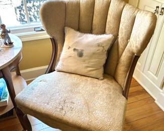 #2 cream tufted chair 