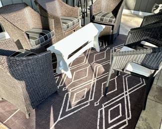 Great photo of Geometric Design Indoor/Outdoor Rug