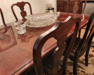 Dining Table. 6 chairs ,2 leaves