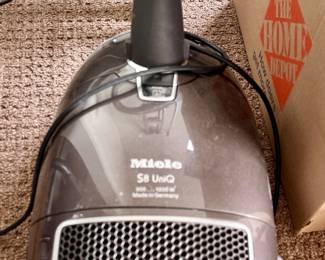 Miele S8 UniQ vacuum 