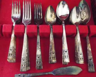 COMMUNITY CORONATION SILVERPLATE SET