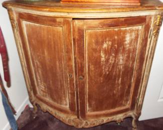 GREAT DEMILUNE CURVED FRONT COMMODE AND MIRROR