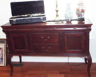 QUEEN ANNE MAHOGANY NEWER SIDEBOARD
