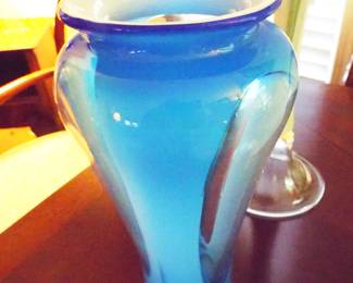 ARTGLASS MURANO THICK WALLED COBALT AND CLEAR LARGE VASE