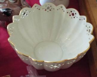 LENOX SCALLOPED AND CUT OUT SERVING BOWL