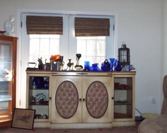 ANTIQUE MID CENTURY LIGHT WOOD WITH TUFTED OVAL DOORS CONSOLE