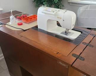 Sewing cabinet