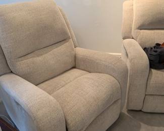 Recliner (electric but adapter not purchased)