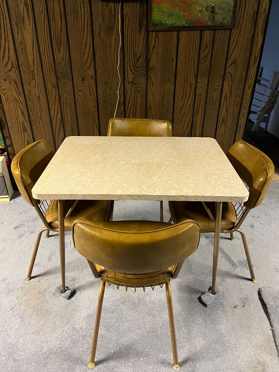 Mid-century Howell Kitchen table - great condition!