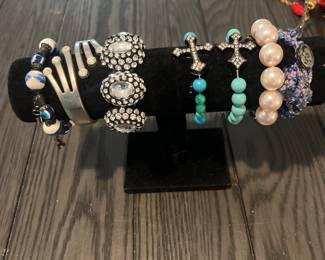 Costume Pre-owned bracelets