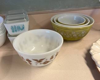 Pyrex Nesting Bowls