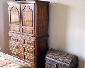 Vintage dresser in a country French style by Thomasville 