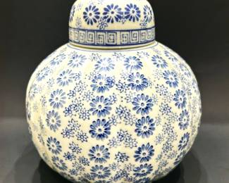 Chinese blue & white porcelain melon jar with lid