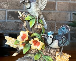 Porcelain bird figuriness