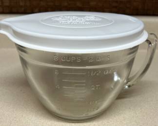 Pampered Chef covered glass measuring cup